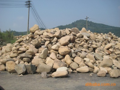 大小鵝卵石、礫石與碎石 林軍個體經營的優質供應與專業加工